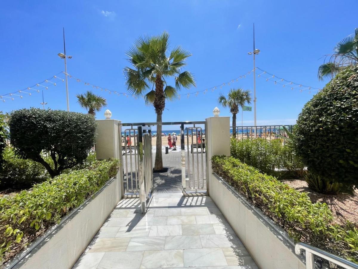 Tor Maraya Seafront Levante Beach Бенидорм Екстериор снимка